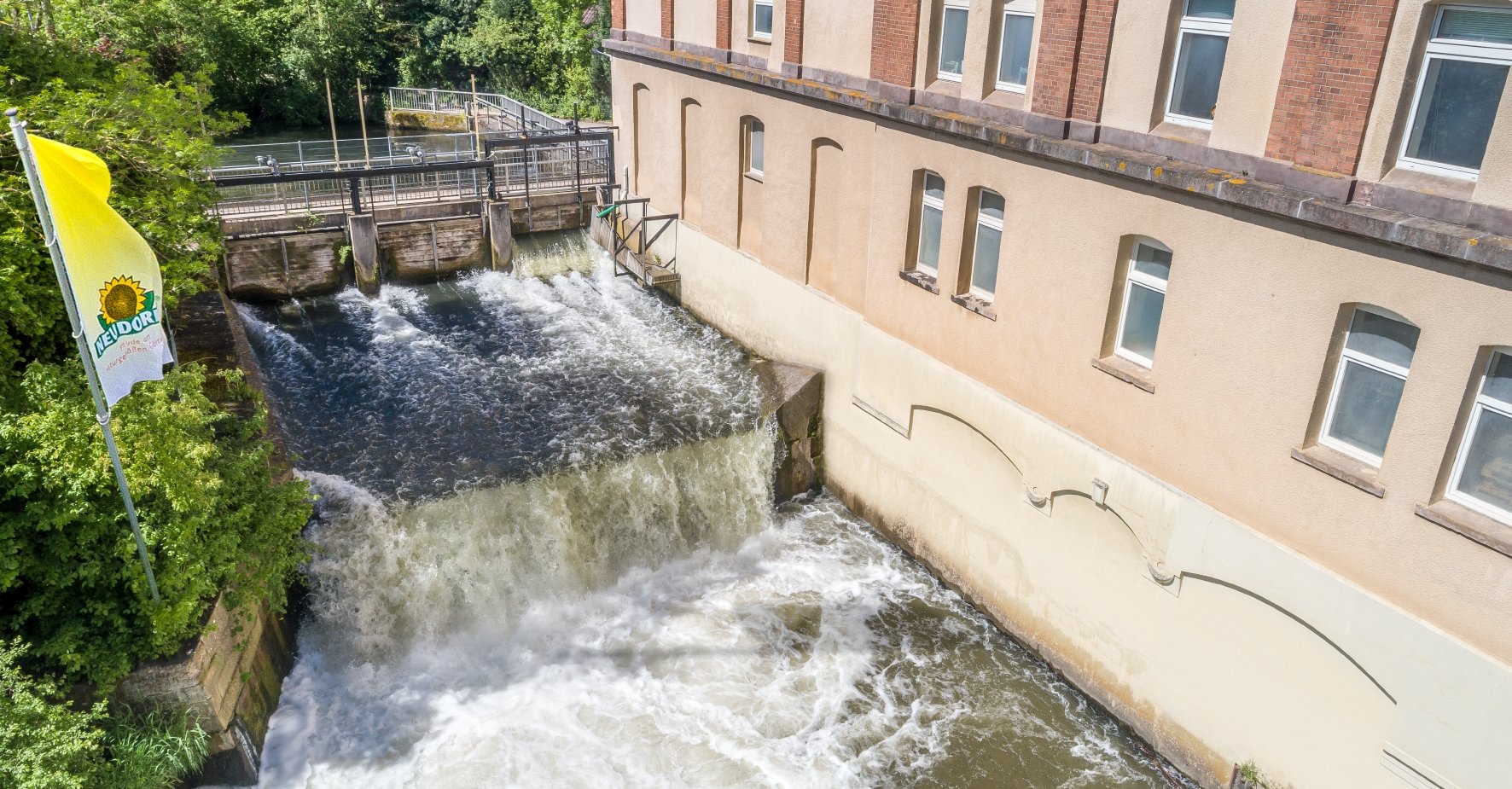 Durch die Wasserkraft der Emmer produzieren wir Teile unsere Energie umweltfreundlich selbst