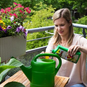 Schneller Nährstoffnachschub für Balkonblumen